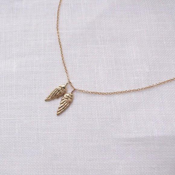 🦩SALE PICK 4 for $20 Delicate Double Angel Wings Necklace with Chain in Gold - Picture 11 of 12